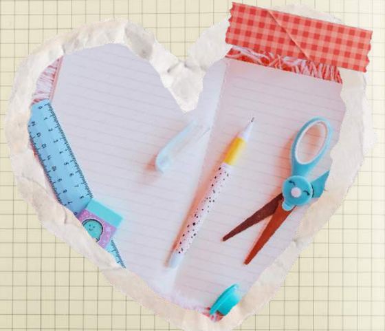 Ilustração do Módulo 1: régua, lápis e tesoura sobre papel pautado, recortados em formato de coração